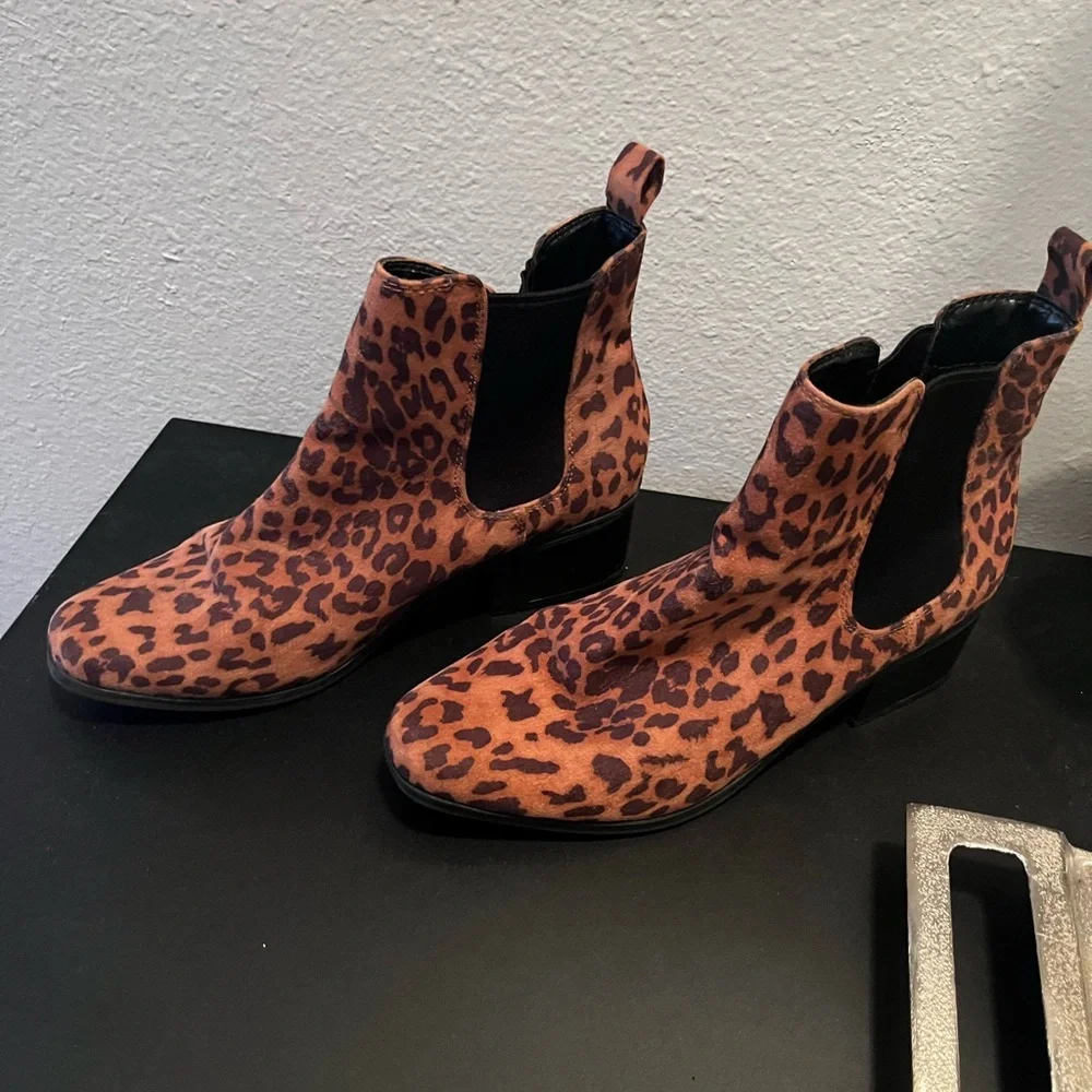 Target Brown Ankle Boots Sleek Suede Design - Picture 4 of 6